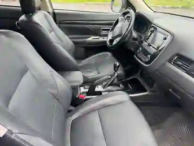 Mitsubishi Outlander 2017 - 15750 EUR, 185000 km - AUTO.MOTO.pt - 185000km - foto 6 de 15