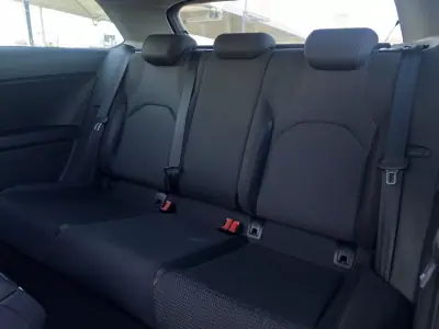 SEAT Leon 2013 - 11500 EUR, 253000 km - AUTO.MOTO.pt - 253000km - foto 35 de 38