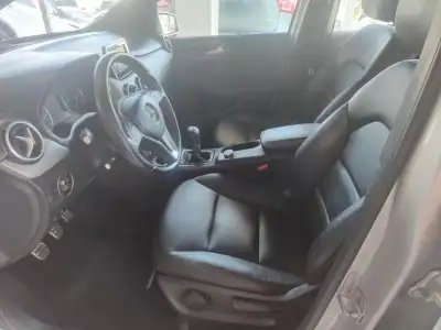 Mercedes-Benz B 180 2012 - 10990 EUR, 221000 km - AUTO.MOTO.pt - 221000km - foto 11 de 35