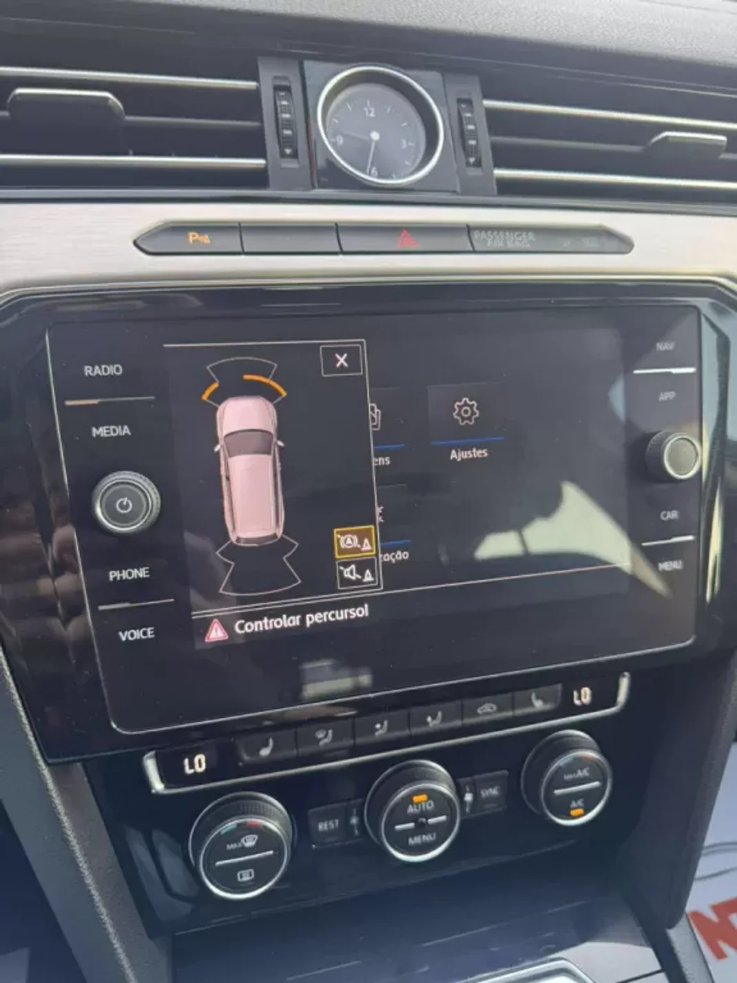 Volkswagen Passat Variant 2019 - 18900 EUR, 258985 km - AUTO.MOTO.pt - 258985km - foto 14 de 27