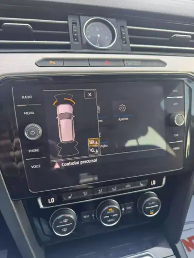 Volkswagen Passat Variant 2019 - 18900 EUR, 258985 km - AUTO.MOTO.pt - 258985km - foto 14 de 27