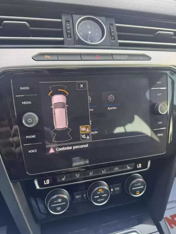Volkswagen Passat Variant 2019 - 16900 EUR, 258985 km - AUTO.MOTO.pt - 258985km - foto 14 de 27