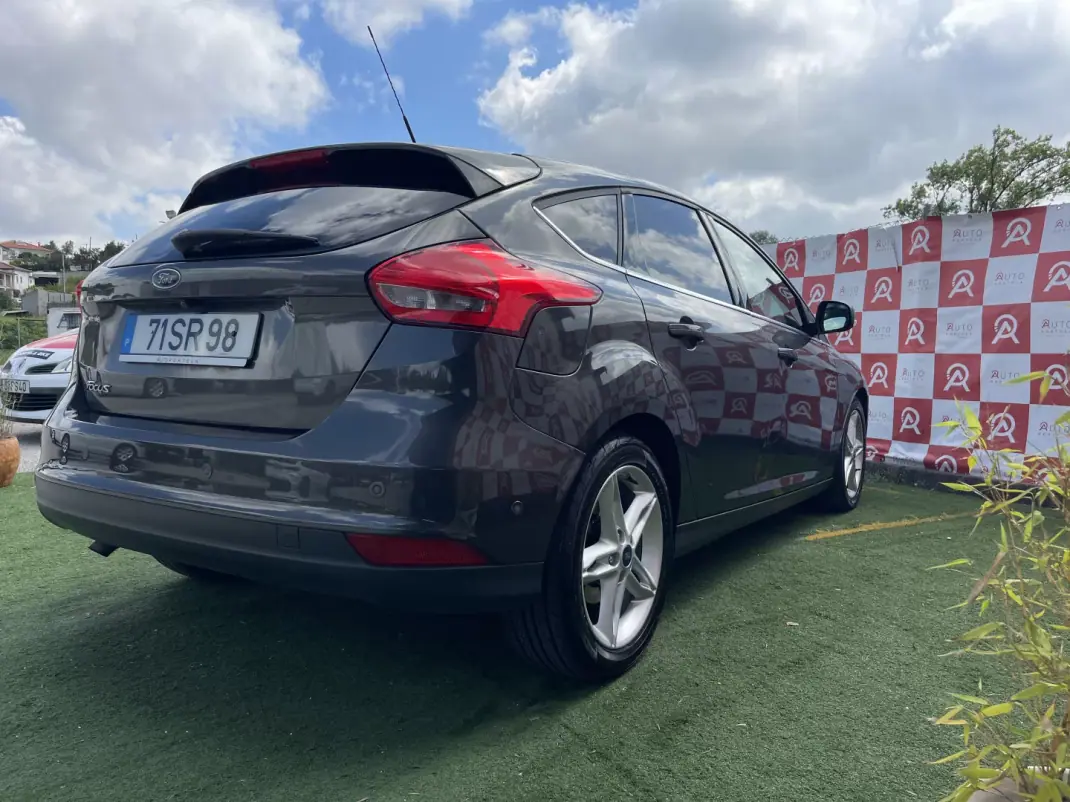 Ford Focus 2017 - 13490 EUR, 150500 km - AUTO.MOTO.pt - 150500km - foto 3 de 22