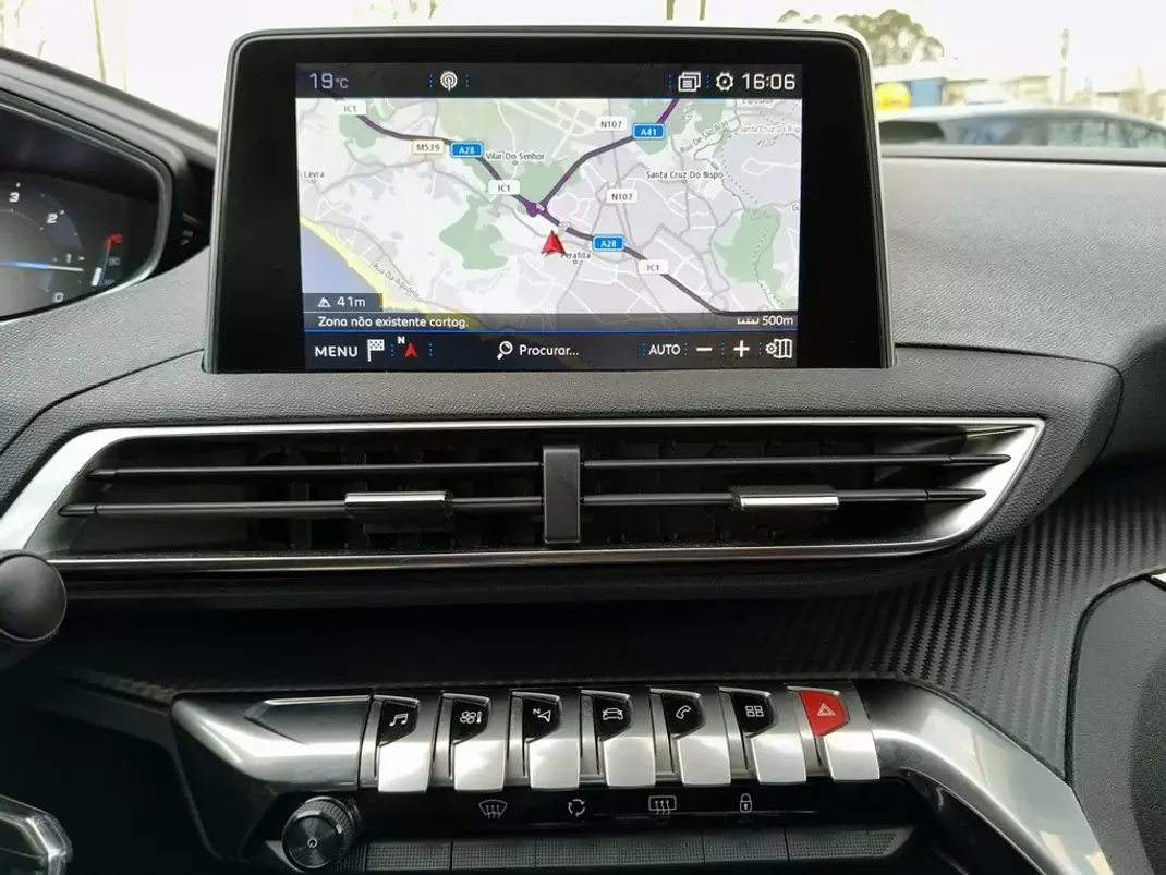 Peugeot 3008 2018 - 15990 EUR, 200391 km - AUTO.MOTO.pt - 200391km - foto 21 de 25