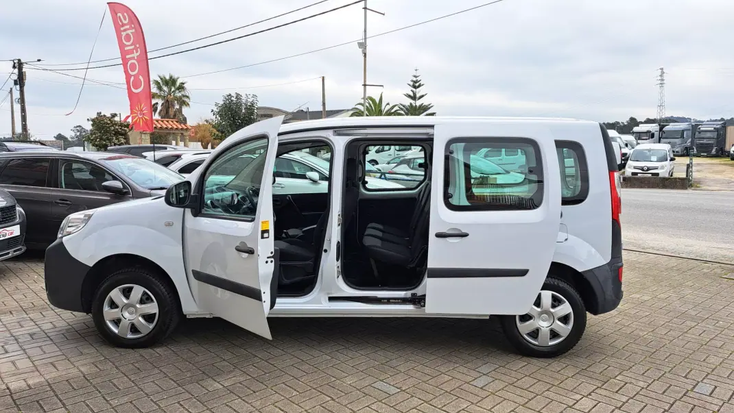 Renault TRAFIC L2H1 125CV 2019 - 19900 EUR, 106110 km - AUTO.MOTO.pt - 106110km - foto 7 de 24