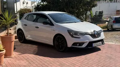 Renault Mégane 2016 - 8990 EUR, 208000 km - AUTO.MOTO.pt - 208000km - foto 12 de 27