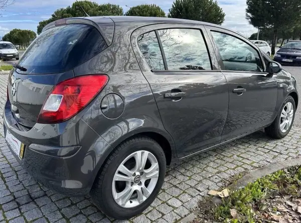 Opel Corsa 2013 - 7750 EUR, 99853 km - AUTO.MOTO.pt - 99853km - foto 4 de 15