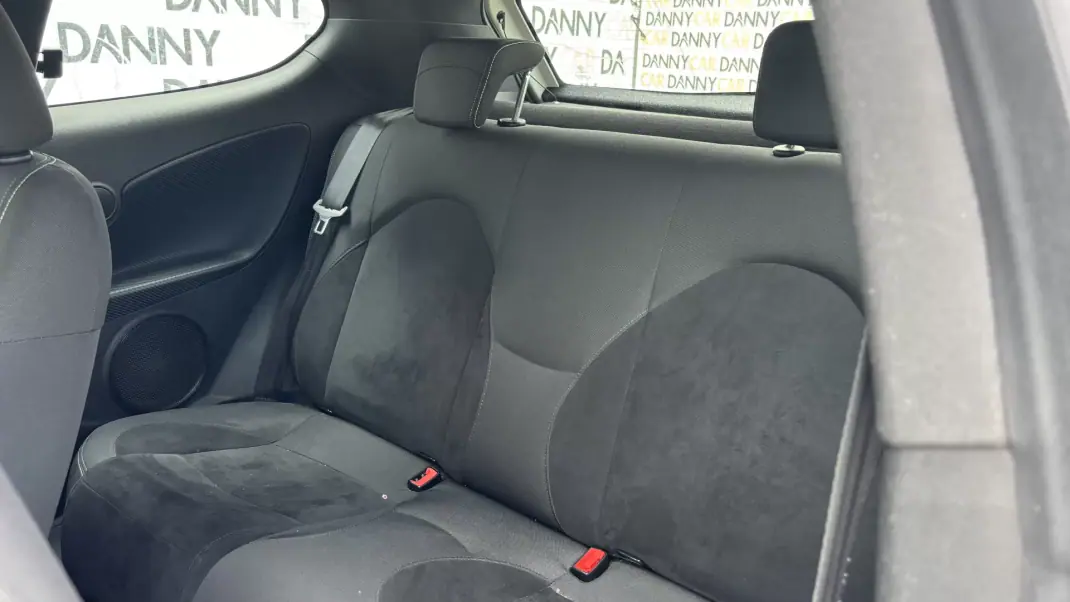 Alfa Romeo MiTo 2012 - 10250 EUR, 139000 km - AUTO.MOTO.pt - 139000km - foto 9 de 11