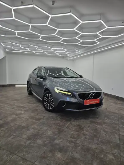 Volvo V40 Cross Country 2018 - 15000 EUR, 106816 km - 106816km - foto 21 de 40