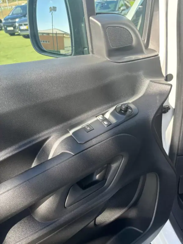 Citroën Berlingo 2020 - 18490 EUR, 101460 km - AUTO.MOTO.pt - 101460km - foto 5 de 12
