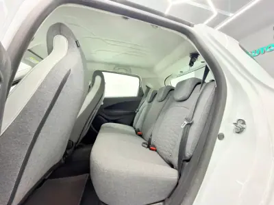 Renault Zoe 2020 - 13999 EUR, 114000 km - AUTO.MOTO.pt - 114000km - foto 9 de 21