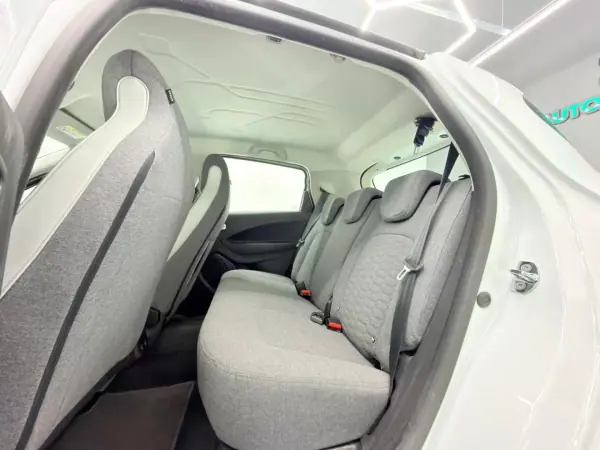 Renault Zoe 2020 - 13999 EUR, 114000 km - AUTO.MOTO.pt - 114000km - foto 9 de 21