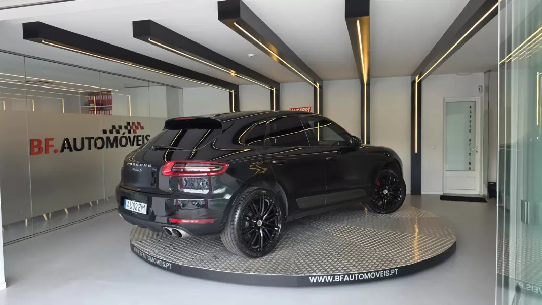 Porsche Macan 2014 - 33900 EUR, 211992 km - AUTO.MOTO.pt - 211992km - foto 4 de 58
