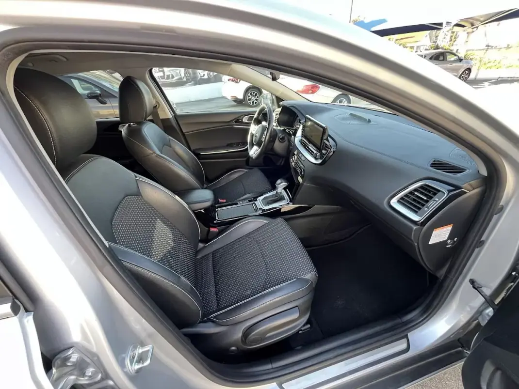Kia XCeed 2021 - 16950 EUR, 147000 km - AUTO.MOTO.pt - 147000km - foto 26 de 33