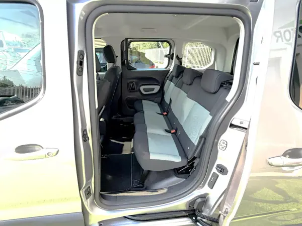 Citroën Berlingo 2021 - 13500 EUR, 81261 km - AUTO.MOTO.pt - 81261km - foto 8 de 19