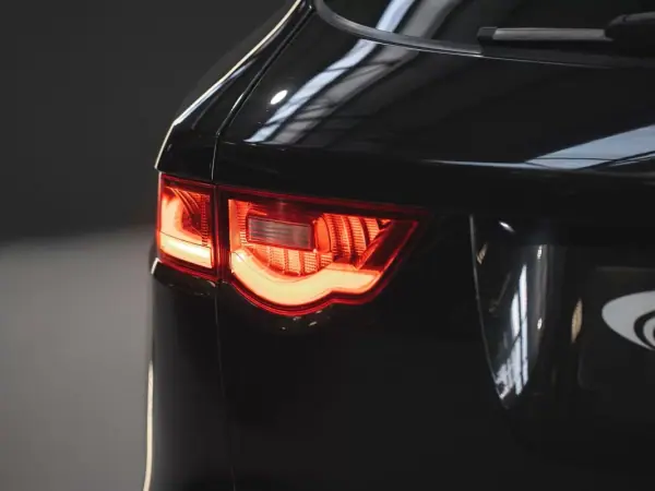 Jaguar F-Pace 2017 - 24990 EUR, 151545 km - AUTO.MOTO.pt - 151545km - foto 12 de 23