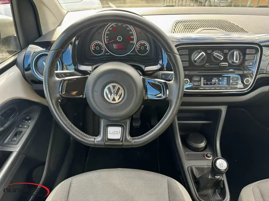 Volkswagen Cross Up! 2014 - 9950 EUR, 112304 km - AUTO.MOTO.pt - 112304km - foto 11 de 18