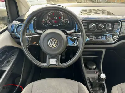 Volkswagen Cross Up! 2014 - 9950 EUR, 112304 km - AUTO.MOTO.pt - 112304km - foto 11 de 18