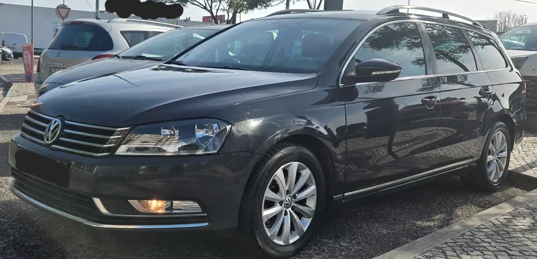 Volkswagen Passat Variant 2012 - 11000 EUR, 210000 km - AUTO.MOTO.pt - 210000km - foto 1 de 9
