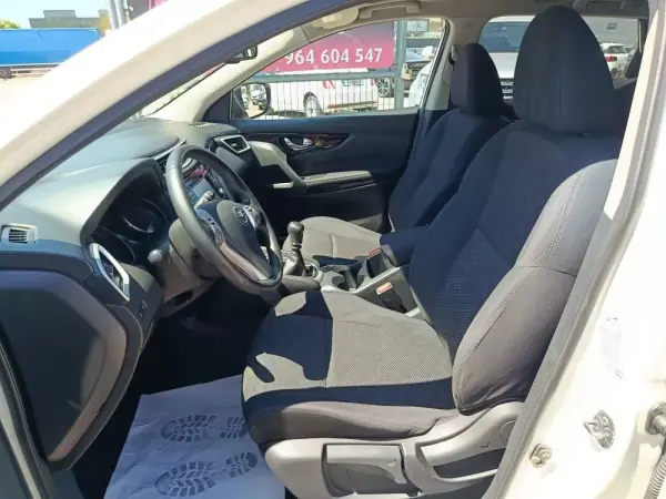 Nissan Qashqai 2017 - 12750 EUR, 153412 km - AUTO.MOTO.pt - 153412km - foto 7 de 30
