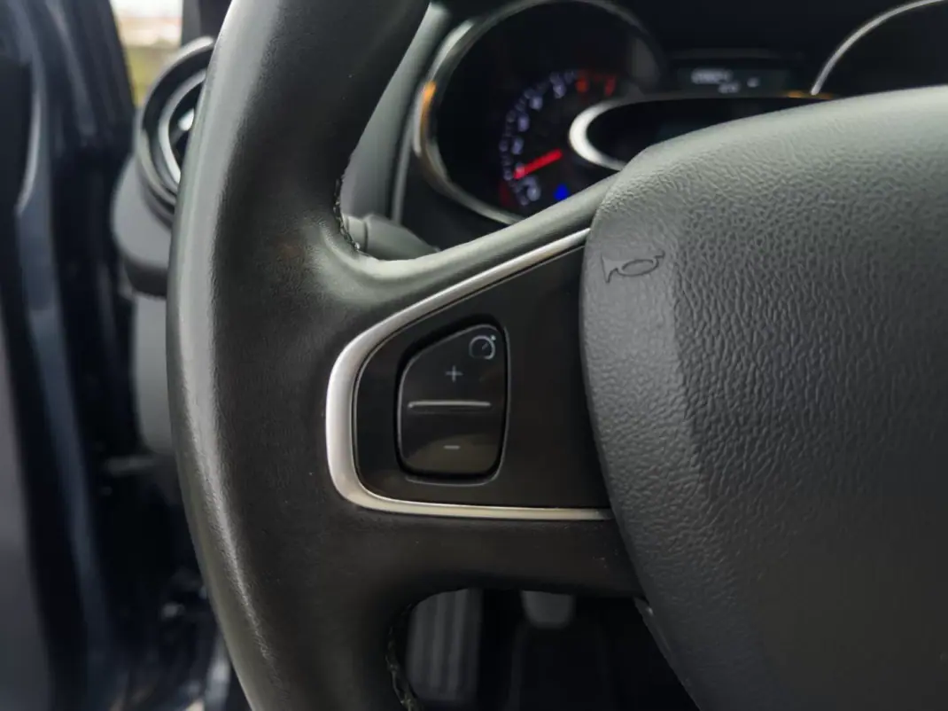 Renault Clio 2019 - 10990 EUR, 128000 km - AUTO.MOTO.pt - 128000km - foto 23 de 43