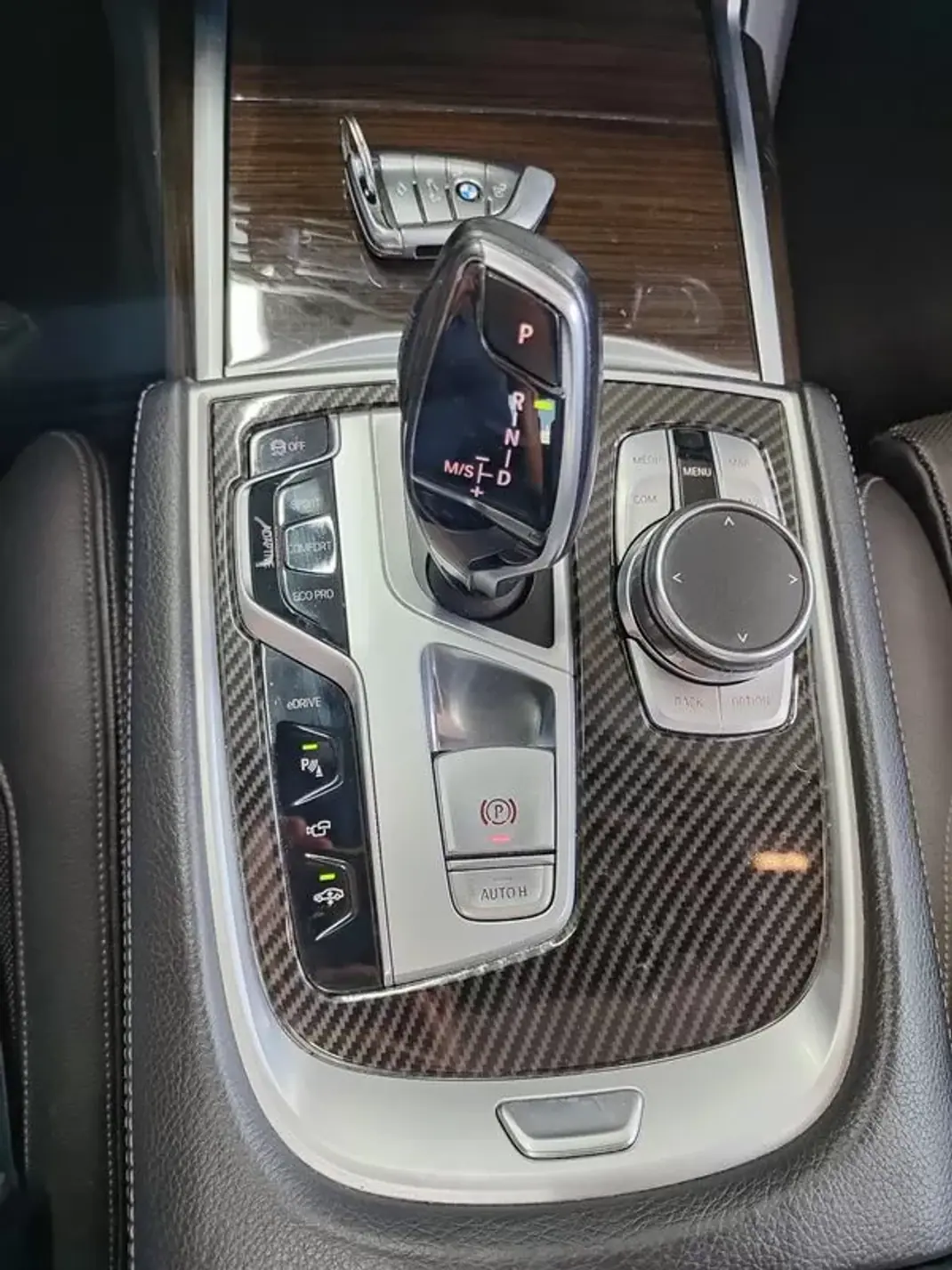 BMW 740 2018 - 29950 EUR, 249000 km - AUTO.MOTO.pt - 249000km - foto 29 de 41