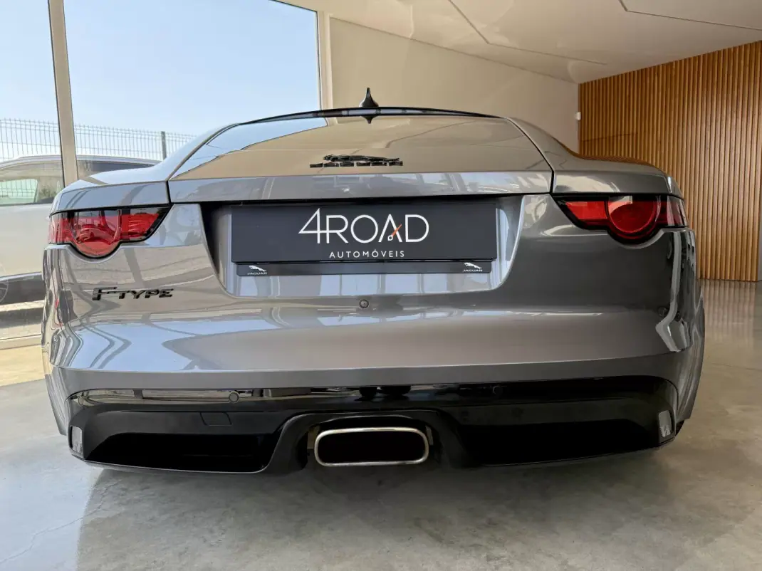 Jaguar F-Type 2018 - 46000 EUR, 64300 km - AUTO.MOTO.pt - 64300km - foto 51 de 135