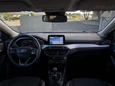 Ford Focus 2018 - 13990 EUR, 90000 km - AUTO.MOTO.pt - 90000km - foto 14 de 36