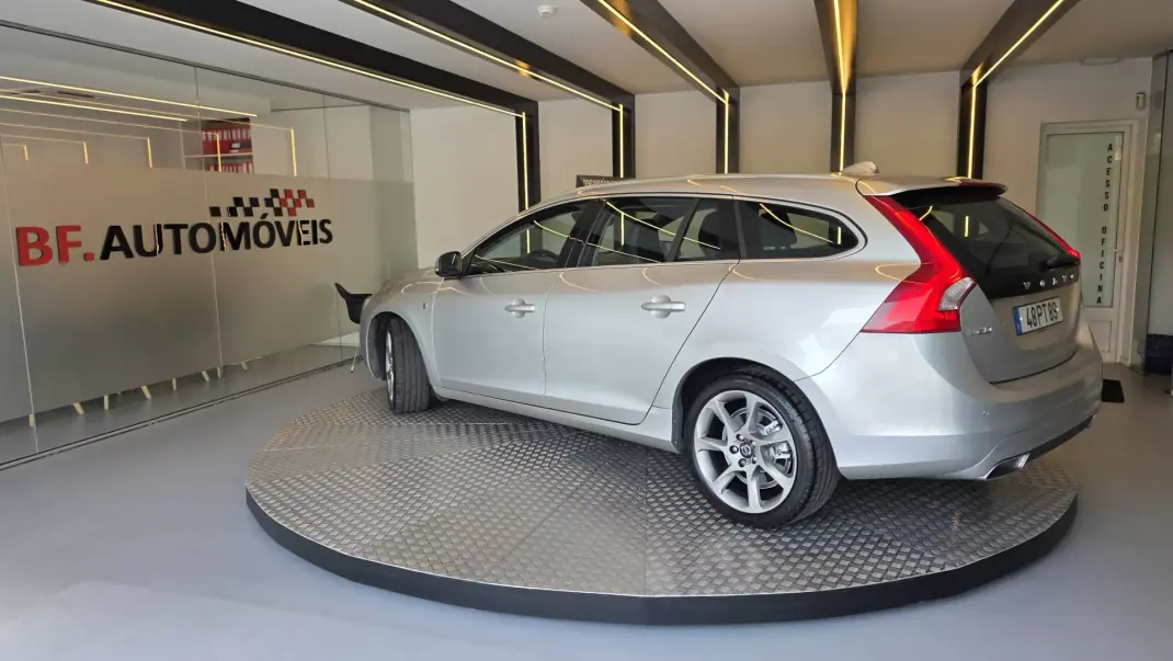 Volvo V60 2015 - 11900 EUR, 314478 km - AUTO.MOTO.pt - 314478km - foto 3 de 60