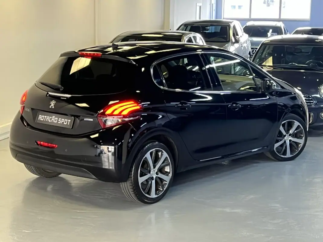 Peugeot 208 2016 - 9990 EUR, 99000 km - AUTO.MOTO.pt - 99000km - foto 20 de 46