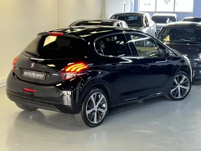 Peugeot 208 2016 - 9990 EUR, 99000 km - AUTO.MOTO.pt - 99000km - foto 20 de 46