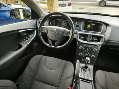 Volvo V40 Cross Country 2017 - 18500 EUR, 100000 km - AUTO.MOTO.pt - 100000km - foto 31 de 34