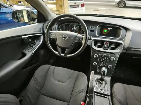 Volvo V40 Cross Country 2017 - 18500 EUR, 100000 km - AUTO.MOTO.pt - 100000km - foto 31 de 34