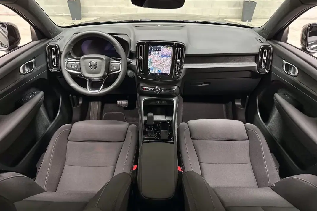 Volvo XC 40 2022 - 26950 EUR, 58976 km - AUTO.MOTO.pt - 58976km - foto 12 de 52