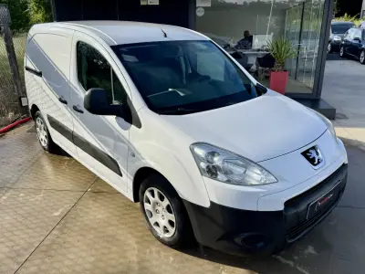 Peugeot Partner 1.6HDI L1 2011 - 5999 EUR, 199900 km - AUTO.MOTO.pt - 199900km - foto 6 de 17