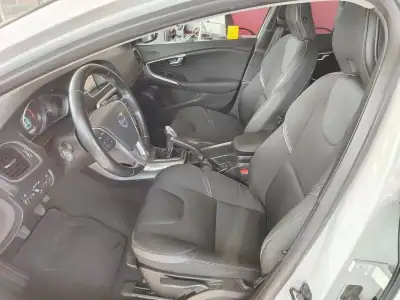 Volvo V40 2013 - 8350 EUR, 298100 km - AUTO.MOTO.pt - 298100km - foto 11 de 33
