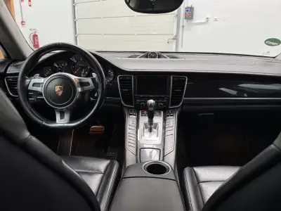 Porsche Panamera 2015 - 33990 EUR, 247000 km - AUTO.MOTO.pt - 247000km - foto 24 de 44