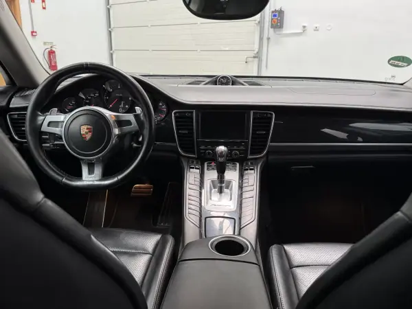 Porsche Panamera 2015 - 33990 EUR, 247000 km - AUTO.MOTO.pt - 247000km - foto 24 de 44