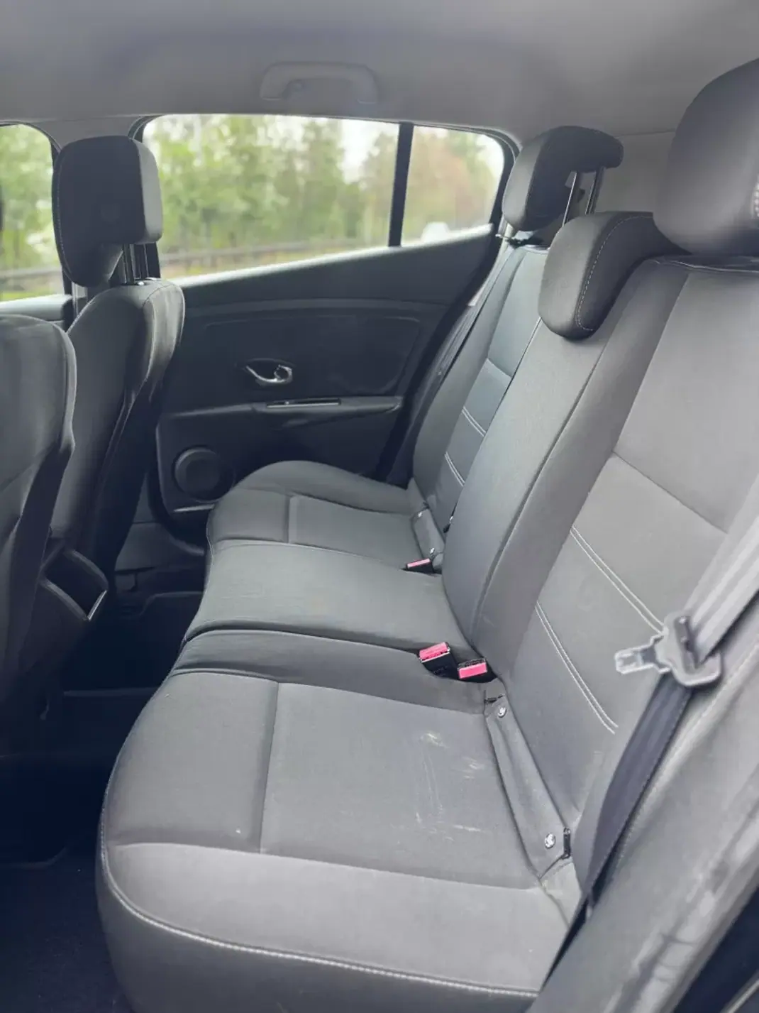 Renault Mégane 2014 - 9500 EUR, 146170 km - AUTO.MOTO.pt - 146170km - foto 11 de 19