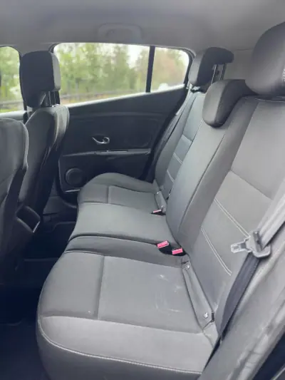 Renault Mégane 2014 - 9500 EUR, 146170 km - AUTO.MOTO.pt - 146170km - foto 11 de 19