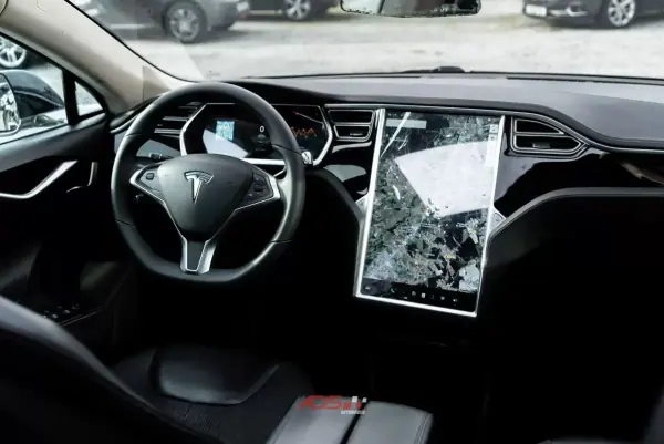 Tesla Model S 2014 - 22000 EUR, 251000 km - AUTO.MOTO.pt - 251000km - foto 14 de 22