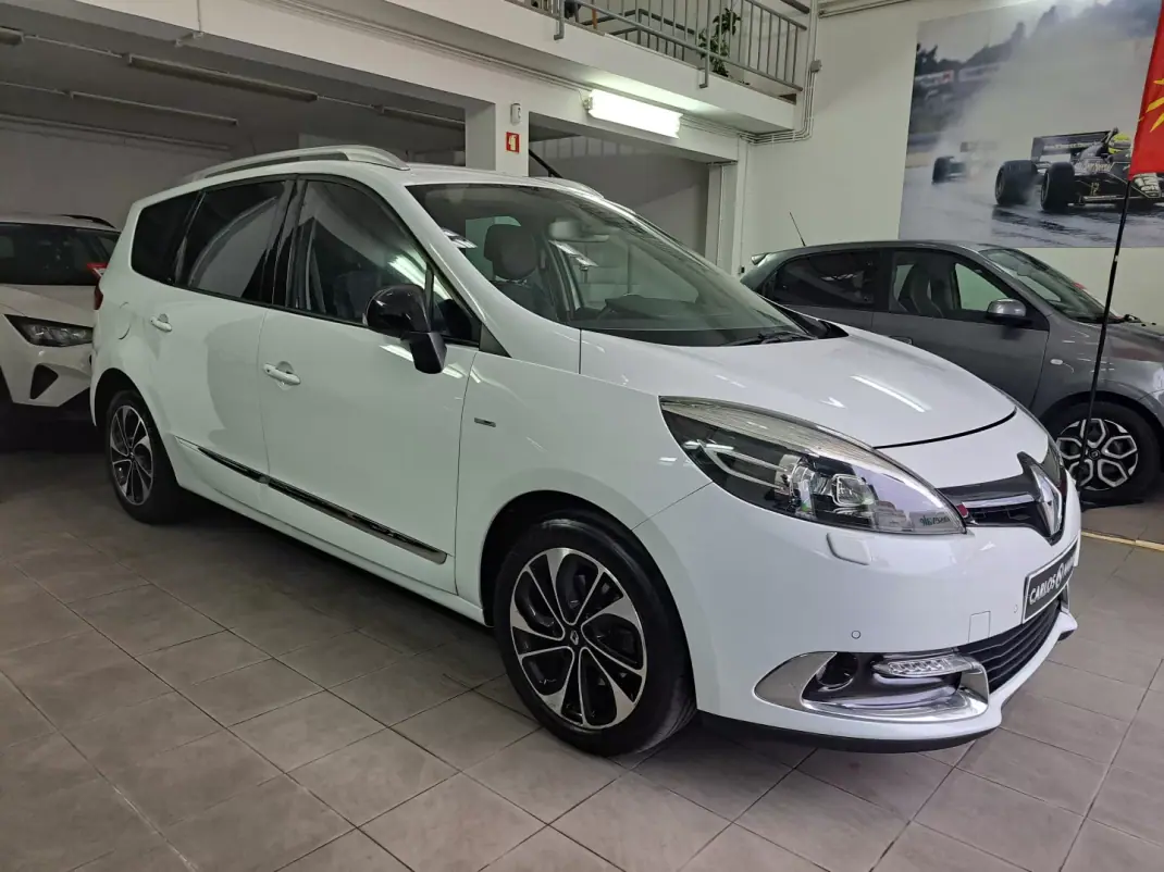 Renault Grand Scénic 2015 - 12990 EUR, 123000 km - AUTO.MOTO.pt - 123000km - foto 2 de 16