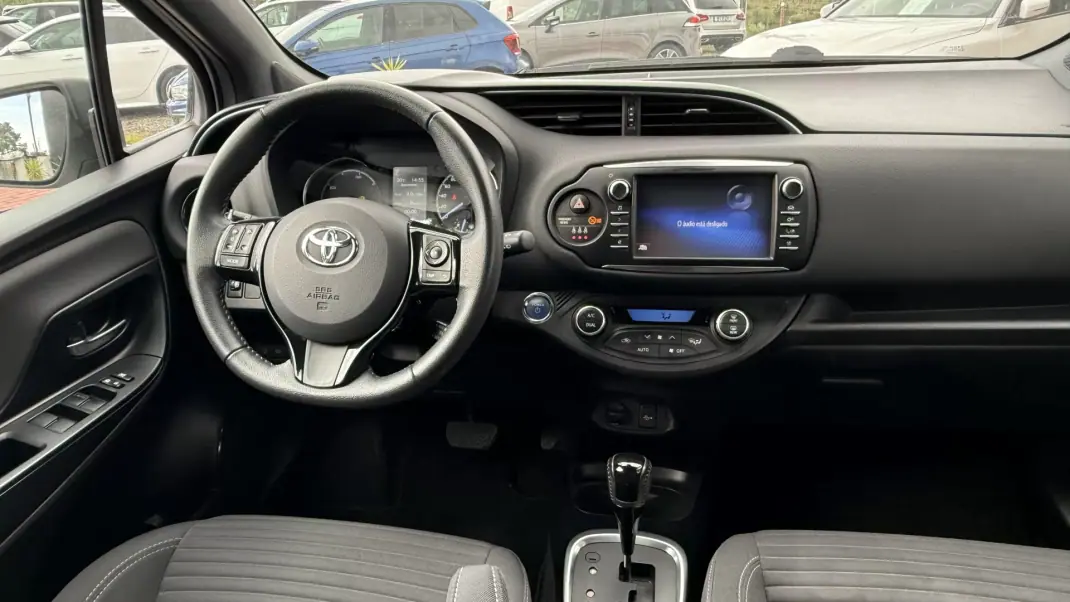 Toyota Yaris 2018 - 16990 EUR, 80000 km - AUTO.MOTO.pt - 80000km - foto 25 de 29