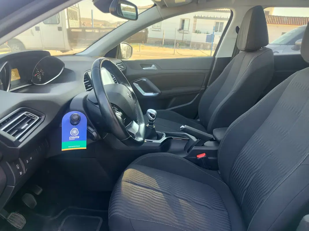 Peugeot 308 SW 2017 - 11890 EUR, 180000 km - 180000km - foto 12 de 18