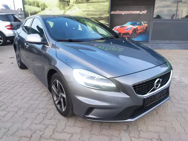 Volvo V40 2018 - 17500 EUR, 185000 km - AUTO.MOTO.pt - 185000km - foto 11 de 28