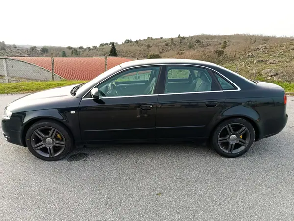 Audi A4 2006 - 4200 EUR, 329000 km - AUTO.MOTO.pt - 329000km - foto 10 de 19