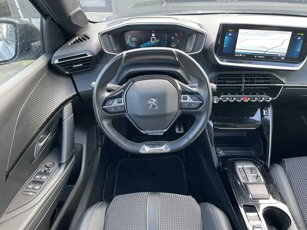 Peugeot e-208 2022 - 18650 EUR, 38776 km - AUTO.MOTO.pt - 38776km - foto 4 de 47