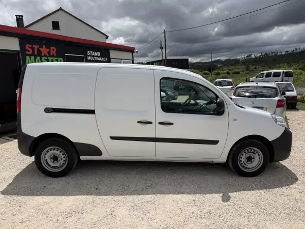 Renault Kangoo 2017 - 6990 EUR, 359871 km - AUTO.MOTO.pt - 359871km - foto 4 de 15