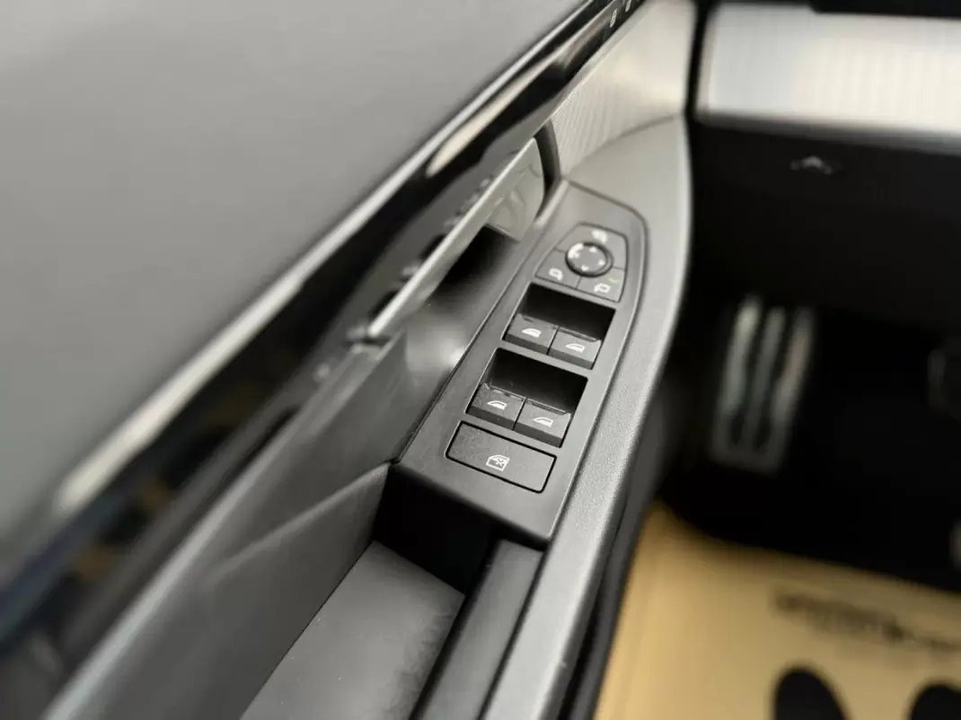 BMW 520 2024 - 52450 EUR, 45000 km - AUTO.MOTO.pt - 45000km - foto 17 de 27