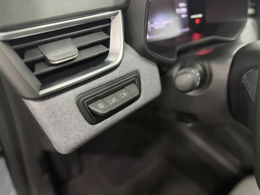 Renault Clio 2024 - 19500 EUR, 14000 km - AUTO.MOTO.pt - 14000km - foto 14 de 18